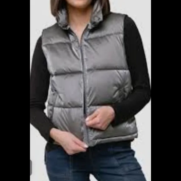 Down-filled puffer vest (XL) - Picture 3 of 6